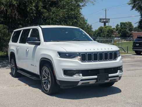 Used 2024 Jeep Wagoneer L Series II w/ Flexible Seating Group AWD/4WD image 6
