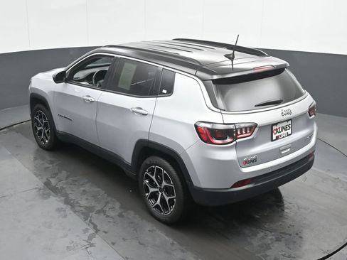Used 2025 Jeep Compass Limited AWD/4WD image 39