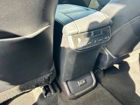 Used 2022 Toyota Highlander XLE AWD/4WD image 12