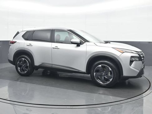 Used 2025 Nissan Rogue SV AWD/4WD image 8