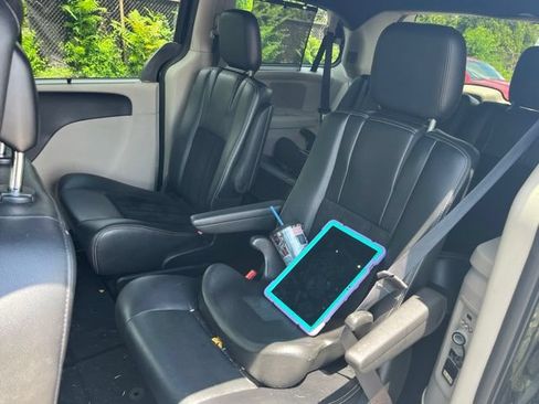Used 2015 Dodge Grand Caravan SXT FWD image 12