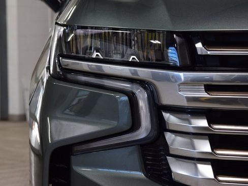 Used 2024 Chevrolet Suburban High Country image 12