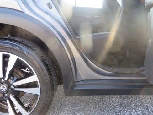 Used 2018 Nissan Kicks SV FWD image 25