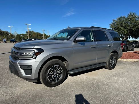 Used 2023 Ford Expedition XLT image 13