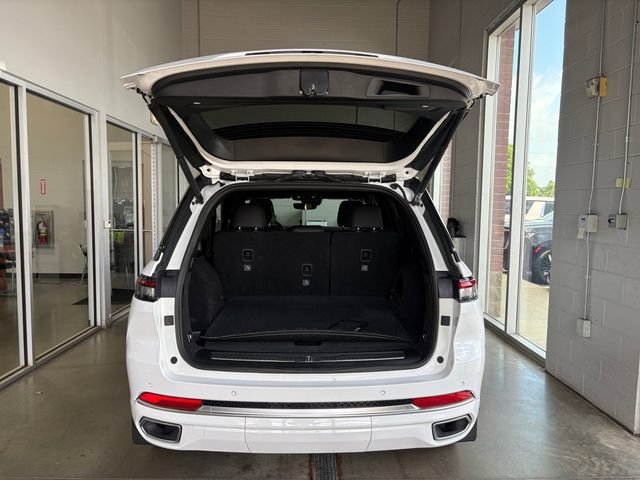Used 2023 Jeep Grand Cherokee Summit AWD/4WD image 14