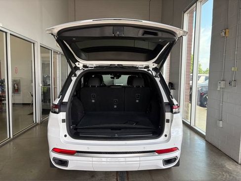 Used 2023 Jeep Grand Cherokee Summit AWD/4WD image 14