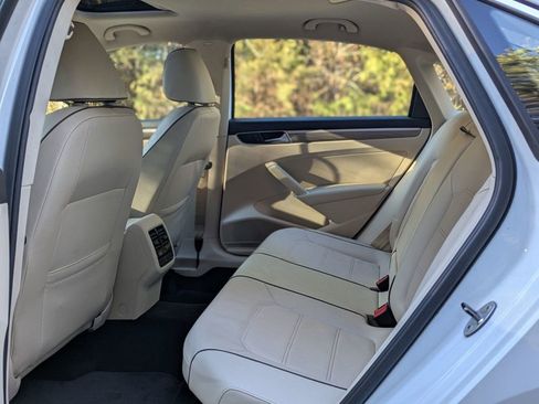 Used 2017 Volkswagen Passat 1.8T SE image 12