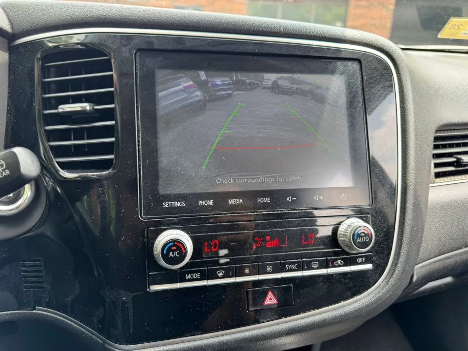 Used 2020 Mitsubishi Outlander SE AWD/4WD image 24