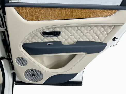 Used 2022 Bentley Bentayga image 26