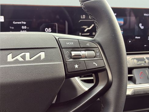 Used 2025 Kia K4 EX FWD image 33
