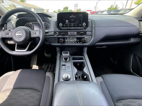 Used 2025 Nissan Pathfinder S AWD/4WD image 7
