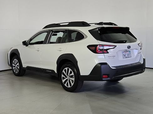 Certified 2025 Subaru Outback Premium AWD/4WD image 9