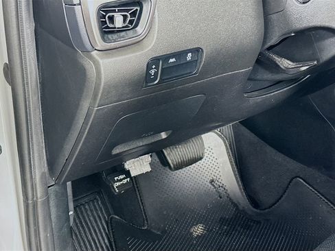 Used 2022 Kia Sorento S w/ Panoramic Sunroof Package image 10