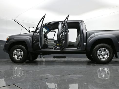 Used 2015 Toyota Tacoma PreRunner image 30