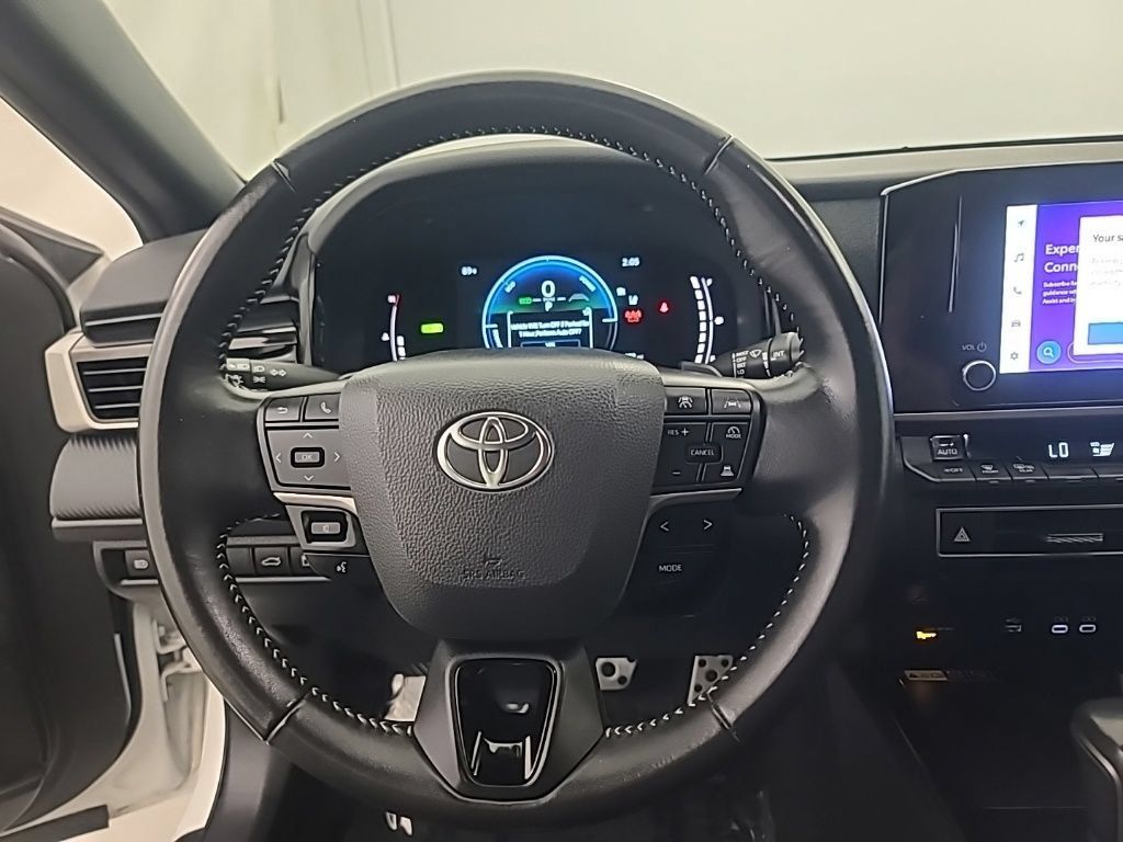 Used 2025 Toyota Camry SE FWD image 32