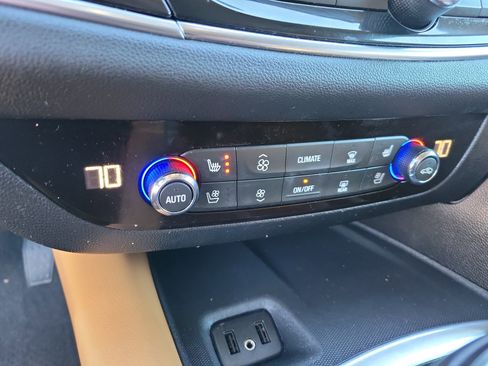 Used 2019 Buick Enclave Premium image 17