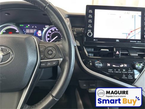 Used 2021 Toyota Camry XLE w/ Navigation Upgrade Package image 8