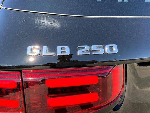 Used 2025 Mercedes-Benz GLB 250 image 9