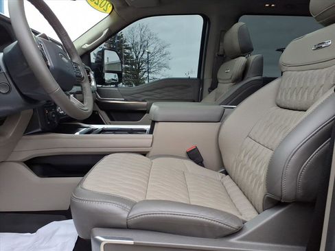 Used 2026 Ford F250 Platinum w/ Platinum Plus Package image 18