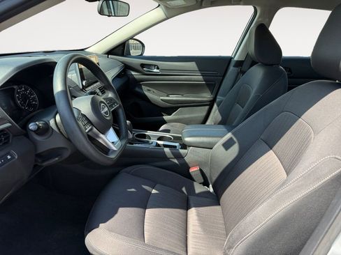 Used 2024 Nissan Altima 2.5 SV image 9