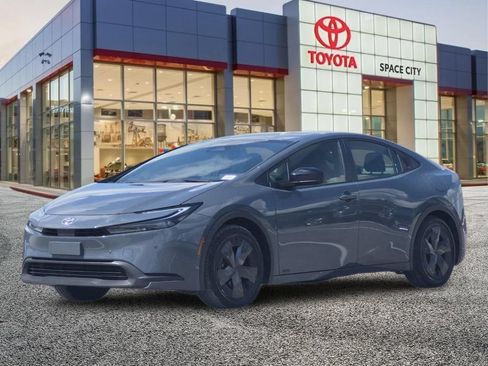 Used 2025 Toyota Prius LE AWD/4WD image 2