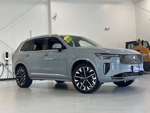 Used 2025 Volvo XC90 B6 Plus AWD/4WD image 1