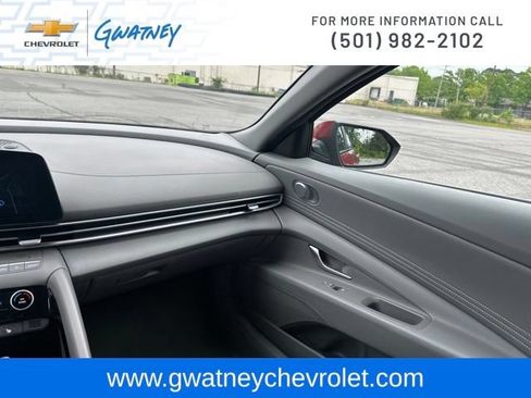 Used 2025 Hyundai Elantra SEL FWD image 26