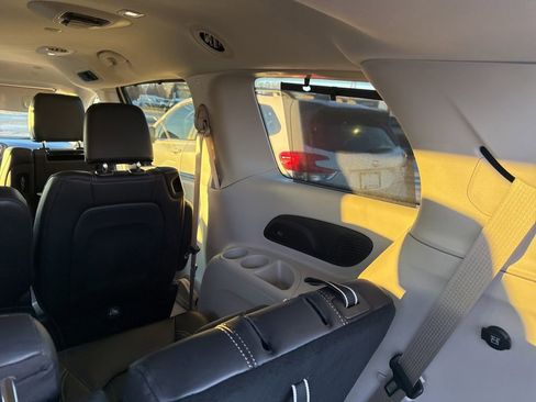 Used 2024 Chrysler Pacifica Touring-L w/ Uconnect Theater Family Group image 32