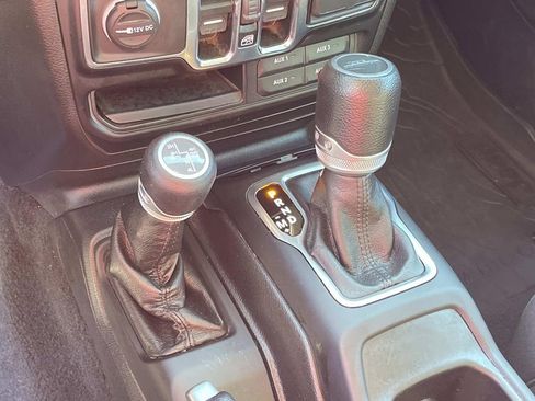 Used 2021 Jeep Gladiator Willys image 24