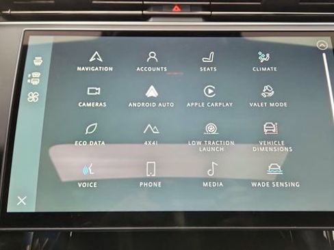 Used 2025 Land Rover Range Rover Sport SE image 52