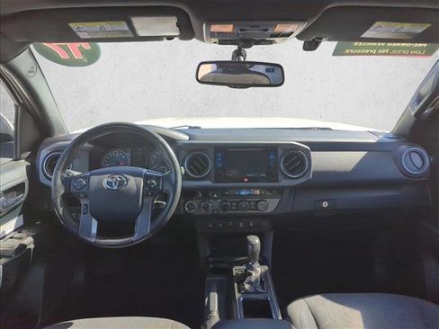 Used 2017 Toyota Tacoma TRD Off-Road image 16