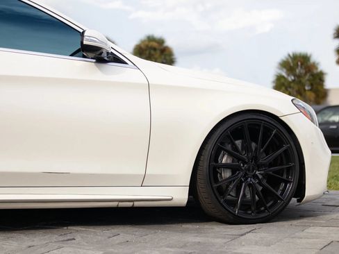 Used 2019 Mercedes-Benz S 560 Sedan w/ AMG Line Exterior image 17