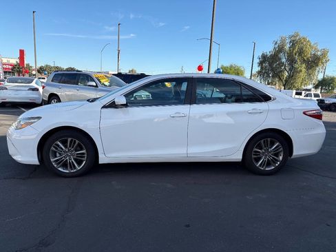 Used 2016 Toyota Camry SE image 5