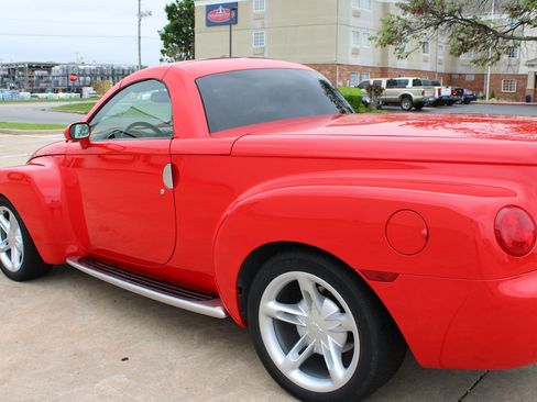 Used 2004 Chevrolet SSR w/ Preferred Equipment Group RWD image 27
