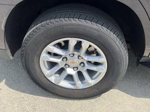 Used 2025 Chevrolet Tahoe LT RWD image 18