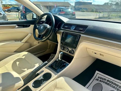 Used 2017 Volkswagen Passat 1.8T SE image 22