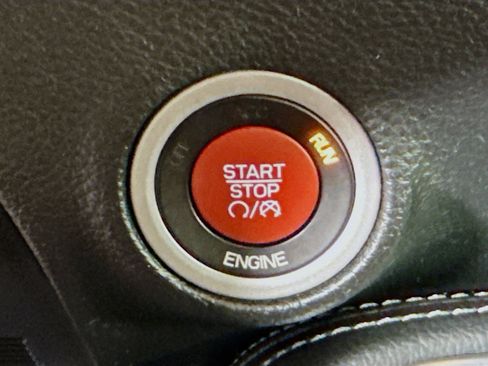 Used 2016 Dodge Challenger SRT Hellcat image 21