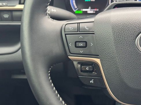 Certified 2025 Toyota Crown Limited image 26