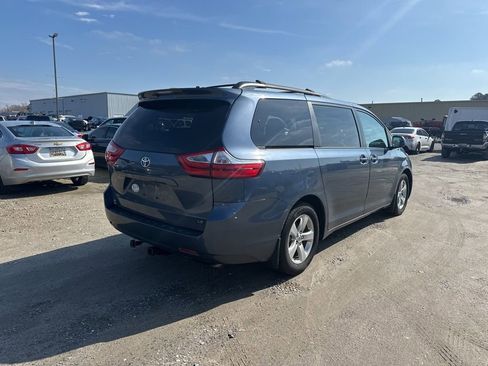 Used 2017 Toyota Sienna LE image 5