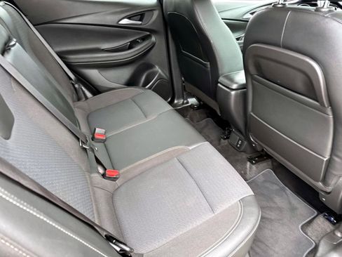 Certified 2021 Buick Encore GX Select w/ Sport Touring Package image 9