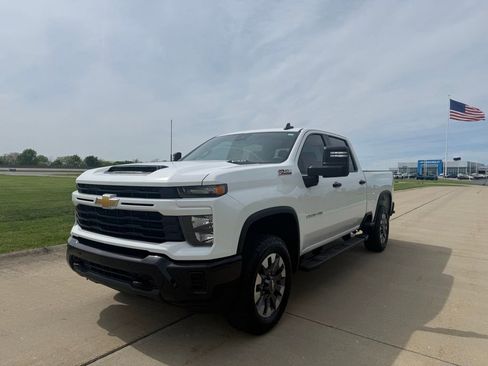 Used 2025 Chevrolet Silverado 2500 Custom w/ Custom Value Package AWD/4WD image 9