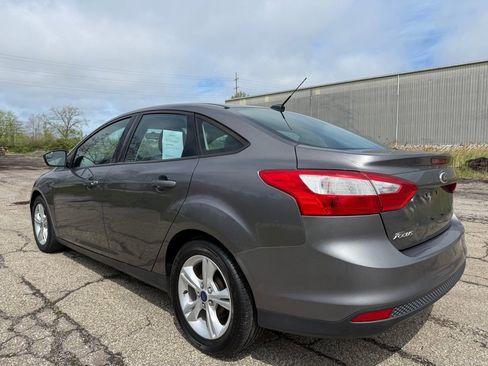 Used 2014 Ford Focus SE w/ SE Winter Package FWD image 4