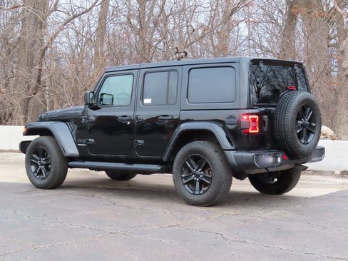 Used 2023 Jeep Wrangler Sahara image 6