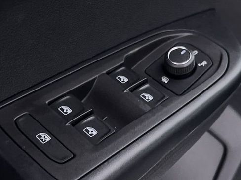 New 2025 Volkswagen Taos SEL image 13