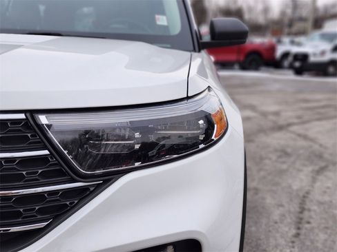 Certified 2022 Ford Explorer XLT w/ Equipment Group 202A image 10