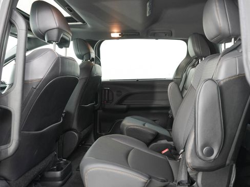Used 2022 Toyota Sienna XLE Woodland Edition AWD/4WD image 16