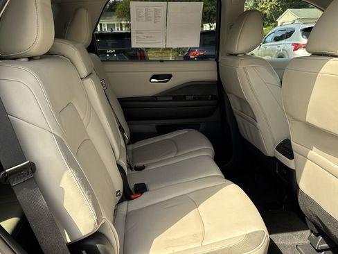 Used 2024 Nissan Pathfinder SL image 22