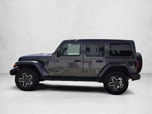 Used 2025 Jeep Wrangler Unlimited Sahara AWD/4WD image 9