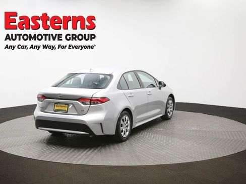 Used 2022 Toyota Corolla LE image 40
