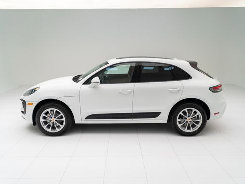 New 2026 Porsche Macan image 2